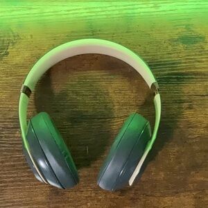 Beats by Dre Black and White Over-Ear Wireless Headphones